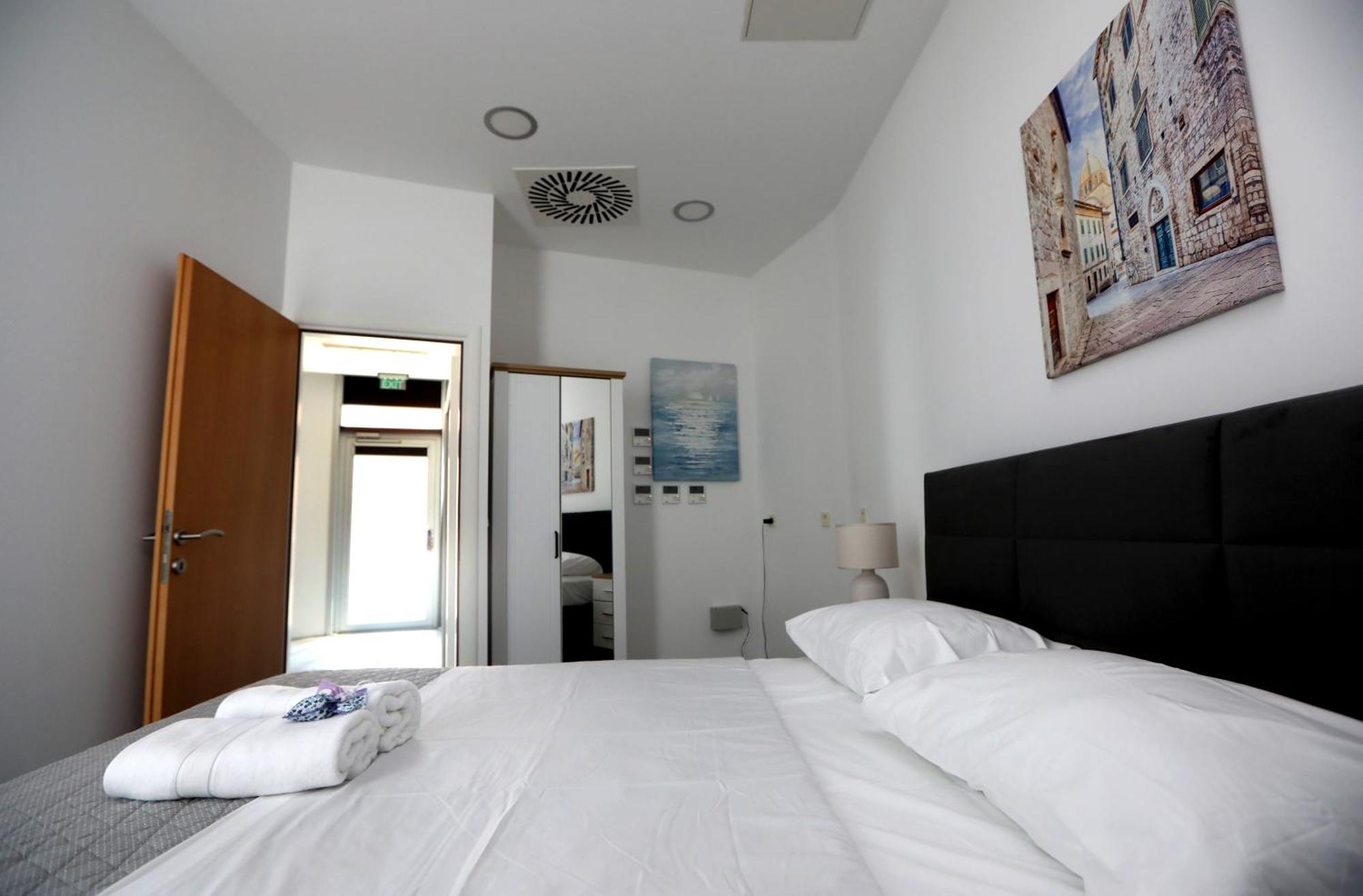 D R Apartments Šibenik Dış mekan fotoğraf