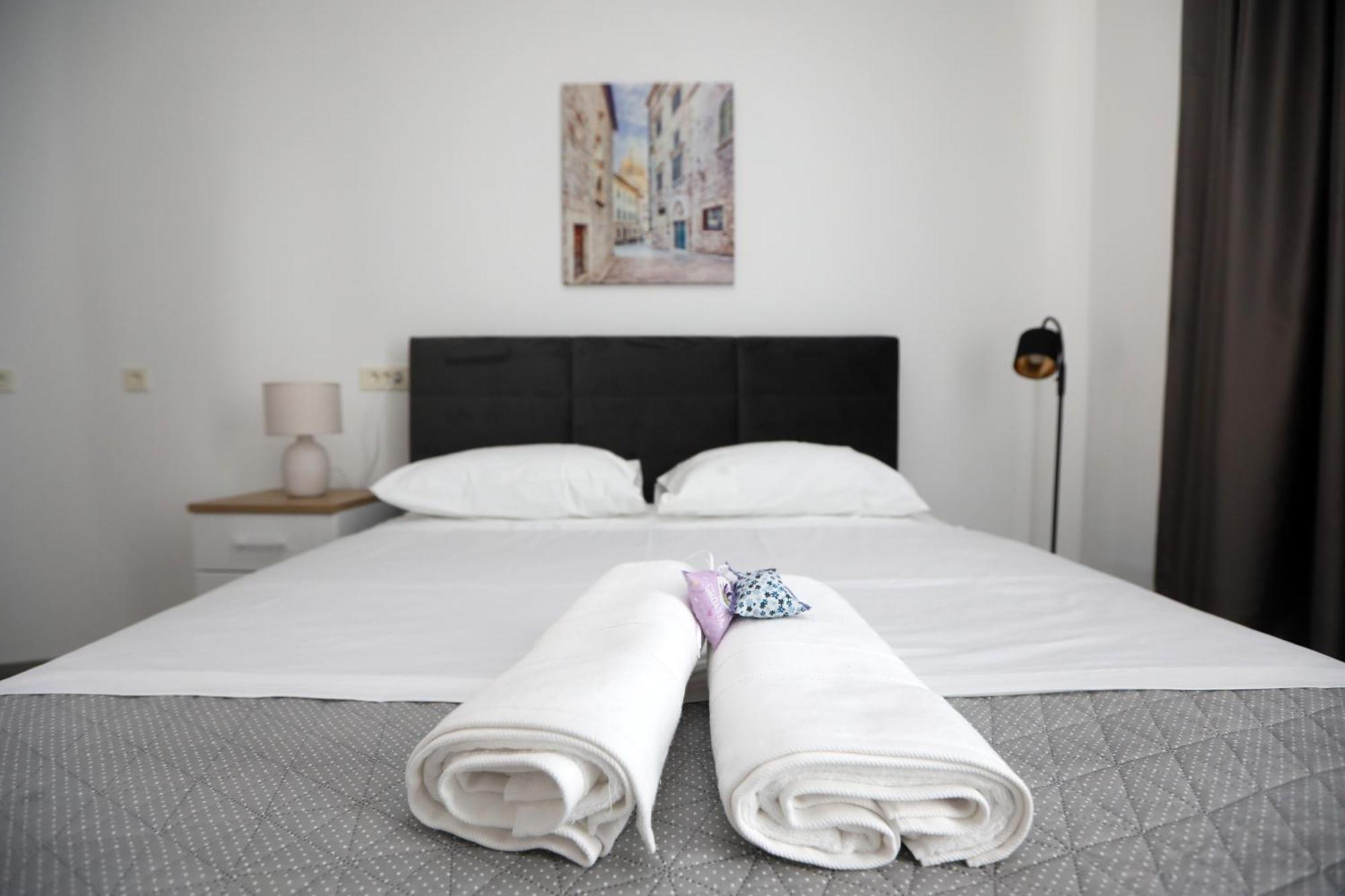 D R Apartments Šibenik Dış mekan fotoğraf
